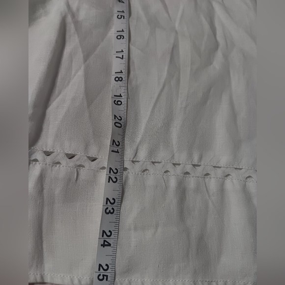 100% Linen, Ruby Rd. White Scalloped V-Neck Blouse - Picture 6 of 7